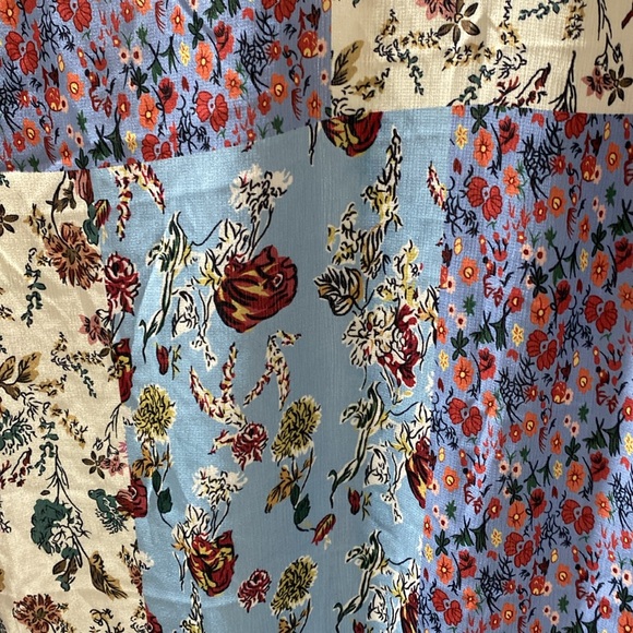 Floral Patchwork V-Neck Blouse no size but fits like XL. 23 ptp. - Picture 3 of 4